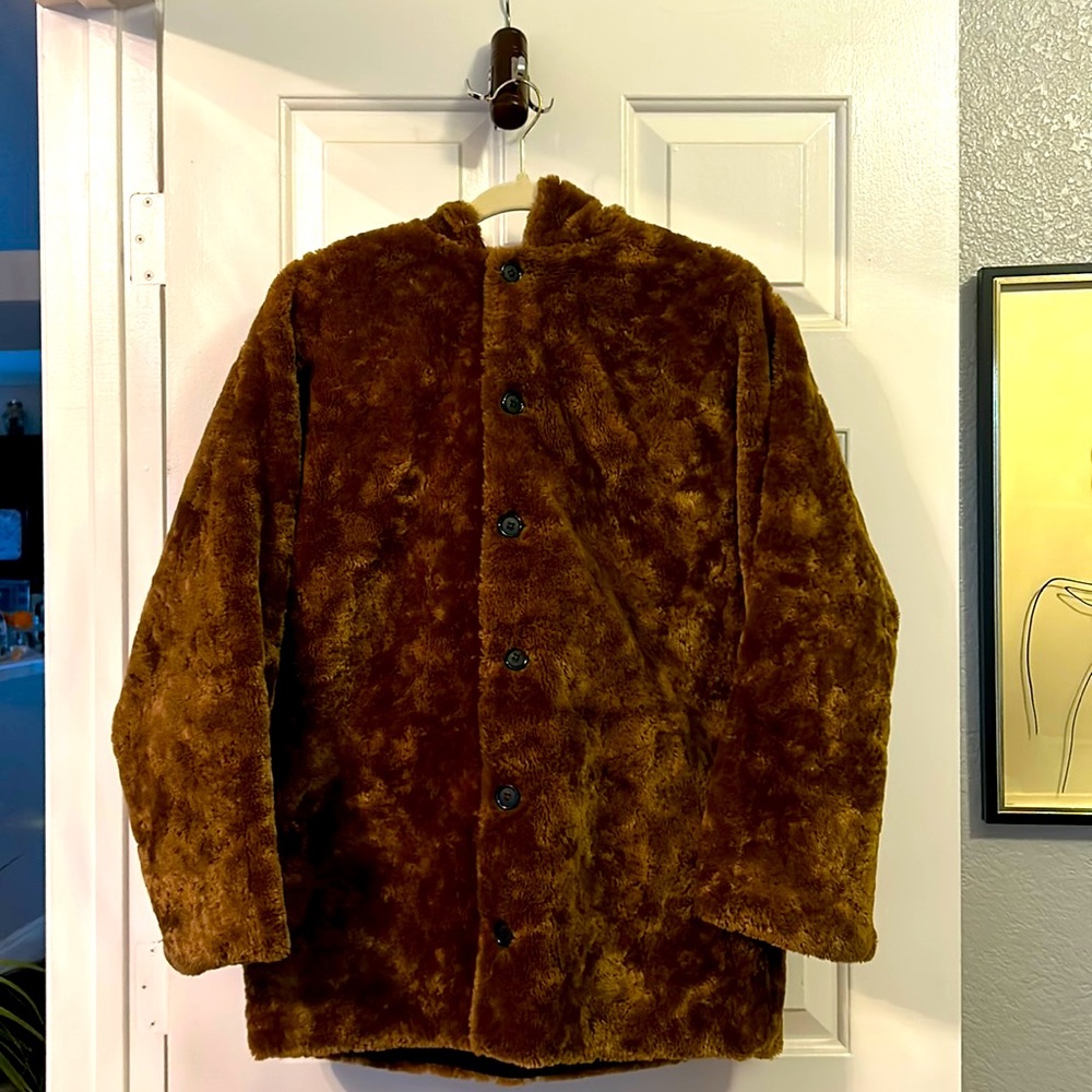 Women’s fur coat,L:29.5”;chest: wide;Armpit:13”;Sleeves L:27.5”made in France